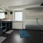 Schiller Ferienwohnung, Pool, Nideggen, Eifel ニデッケン