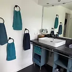 Schiller Ferienwohnung, Pool, Nideggen, Eifel アパート *