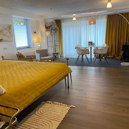 Schiller Ferienwohnung, Pool, Nideggen, Eifel 公寓 *