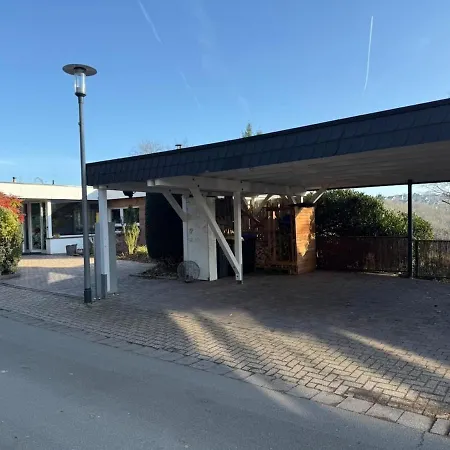 דירה Schiller Ferienwohnung, Pool, Nideggen, Eifel נידגן