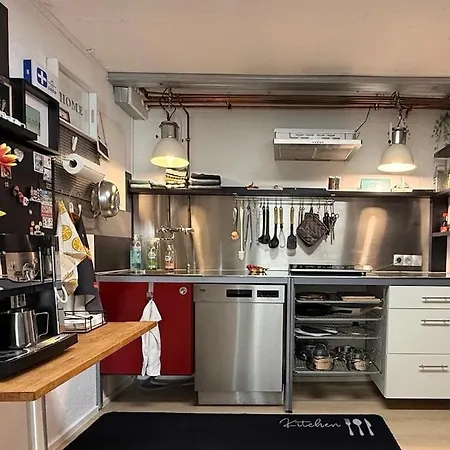 דירה Schiller Ferienwohnung, Pool, Nideggen, Eifel נידגן