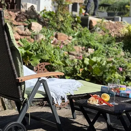 דירה Schiller Ferienwohnung, Pool, Nideggen, Eifel נידגן