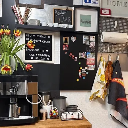 דירה Schiller Ferienwohnung, Pool, Nideggen, Eifel נידגן