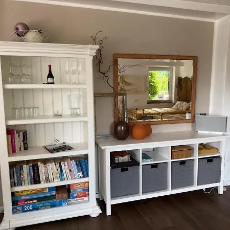 Schiller Ferienwohnung, Pool, Nideggen, Eifel דירה נידגן