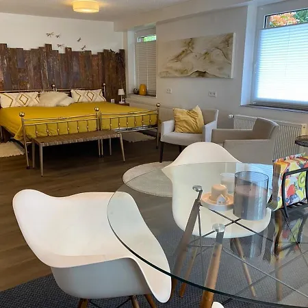 Schiller Ferienwohnung, Pool, Nideggen, Eifel דירה