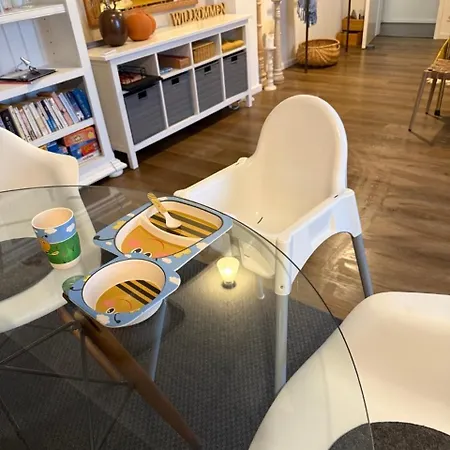 Schiller Ferienwohnung, Pool, Nideggen, Eifel דירה נידגן
