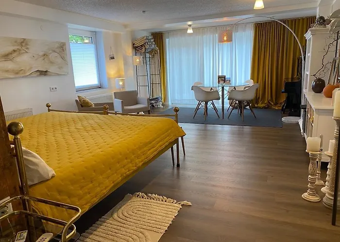 Schiller Ferienwohnung, Pool, Nideggen, Eifel Apartmán *