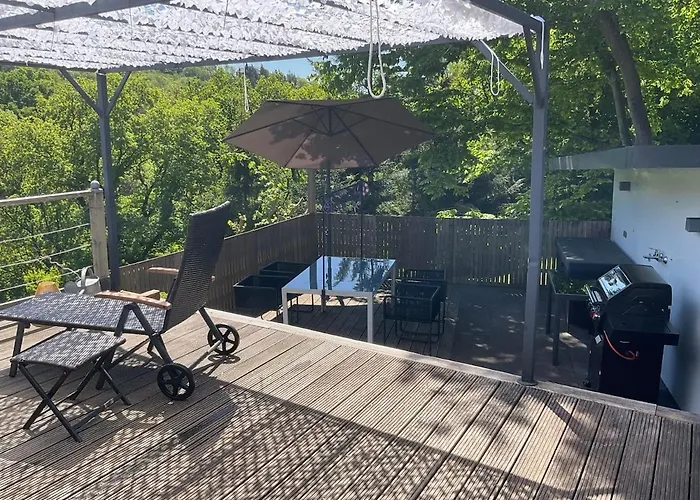 Schiller Ferienwohnung, Pool, Nideggen, Eifel Apartmán