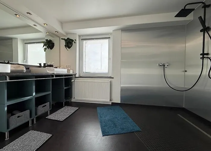 Schiller Ferienwohnung, Pool, Nideggen, Eifel 尼蒂戈恩