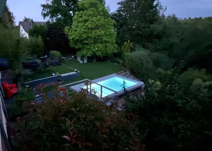 Schiller Ferienwohnung, Pool, Nideggen, Eifel Apartmán *