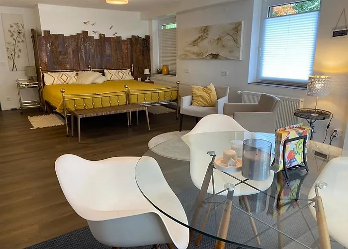 Schiller Ferienwohnung, Pool, Nideggen, Eifel Apartmán